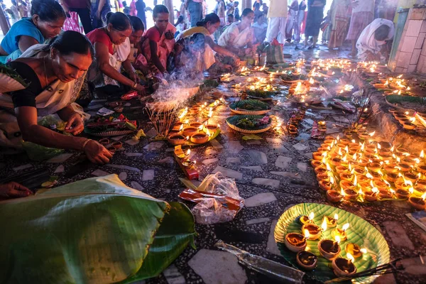 Hajo Índia Novembro 2020 Mulheres Fazendo Oferendas Templo Hayagriva Madhava — Fotografia de Stock