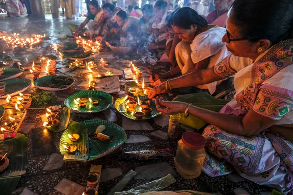 Hajo Índia Novembro 2020 Mulheres Fazendo Oferendas Templo Hayagriva Madhava — Fotografia de Stock