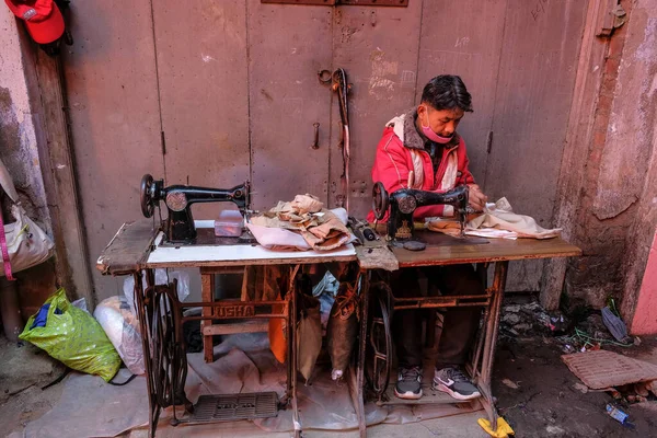 Импхал Индия Декабрь 2020 Года Тайлор Работает Швейной Машинкой Улице — стоковое фото