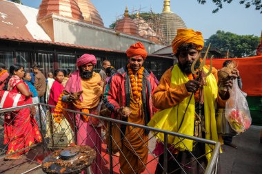 Guwahati, Hindistan - Ocak 2021: 18 Ocak 2021 'de Kamakhya Tapınağı' nda insanlar adak adadı..