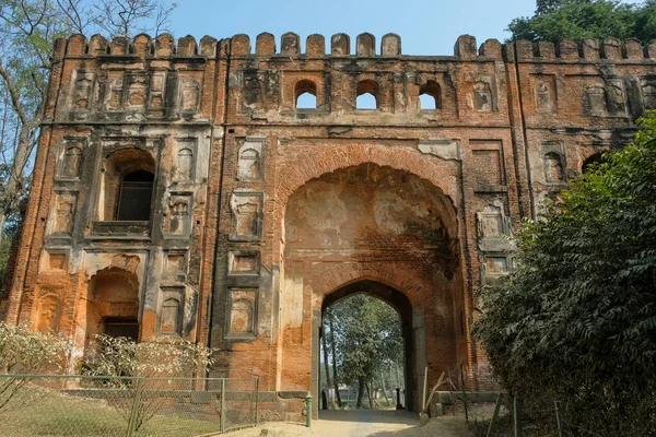 東門のルコチュリ ダルワジャ遺跡インドの西ベンガル州グールで13世紀から16世紀にかけてのベンガルのムスリム ナワブの首都は何であったのか — ストック写真