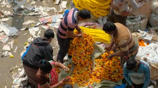 Kolkata Índia Janeiro 2021 Vendedores Flores Mercado Flores Mullik Ghat — Vídeo de Stock