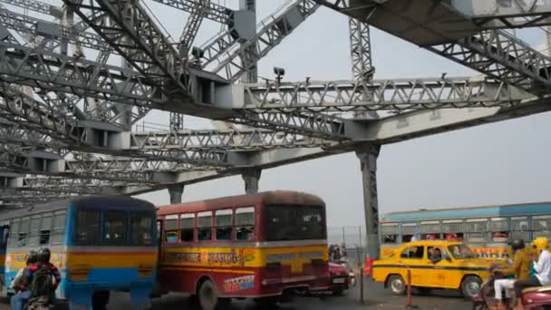 Kolkata Indie Leden 2021 Taxíky Autobusy Howrahově Mostě Ledna 2021 — Stock video