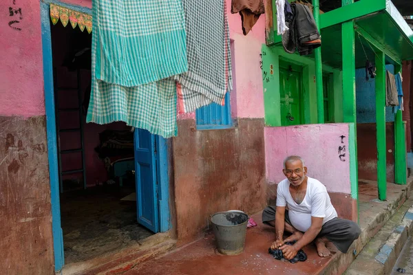 Kolkata India Februar 2021 Mann Som Vasket Klær Gate Kolkata – stockfoto