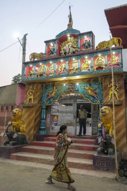 Jeypore, Hindistan - Şubat 2021: 26 Şubat 2021 'de Jagannath Tapınağını ziyaret eden insanlar Jeypore, Odisha, Hindistan.