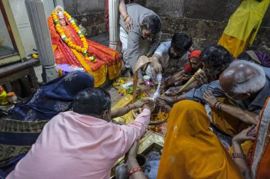Omkareshwar, Hindistan - Mart 2021: Shri Omkar Mandhata Tapınağı 'nda 20 Mart 2021 tarihinde Omkareshwar, Madhya Pradesh, Hindistan.