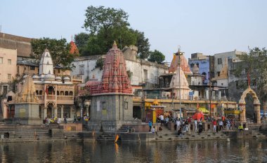 Ujjain, Hindistan - Mart 2021: Ujjjain 'deki Shipra nehrinin ghatlarının görüntüsü 24 Mart 2021' de Madhya Pradesh, Hindistan 'da.