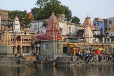 Ujjain, Hindistan - Mart 2021: Ujjjain 'deki Shipra nehrinin ghatlarının görüntüsü 24 Mart 2021' de Madhya Pradesh, Hindistan 'da.