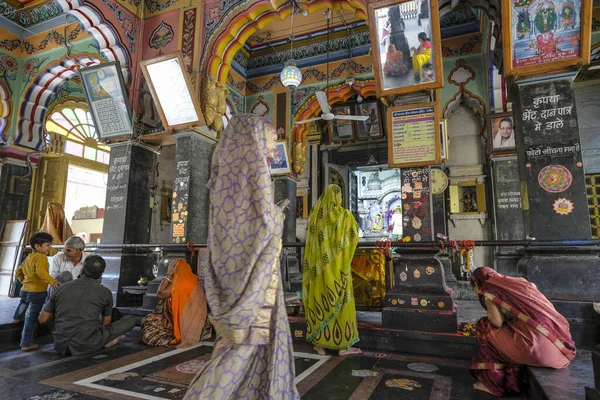 Ujjain Indien Mars 2021 Människor Som Gör Offer Vid Gopaltemplet — Stockfoto