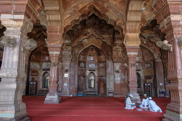 Bhopal Indien März 2021 Männer Beten Der Moschee Taj Masjid — Stockfoto