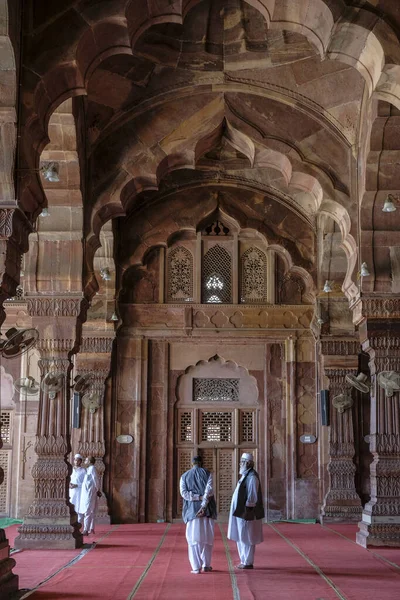 Bhopal Indien März 2021 Männer Unterhalten Sich Der Moschee Taj — Stockfoto