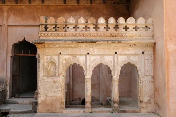 インド マディヤ プラデーシュ州オーチャのラジ マハル宮殿の詳細 — ストック写真