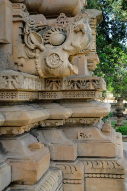Hindistan, Madhya Pradesh, Khajuraho 'daki Adinath Tapınağı' nın detayları. UNESCO 'nun Dünya Mirası Alanı Khajuraho Anıtlar Grubu' nun bir parçası oldu.