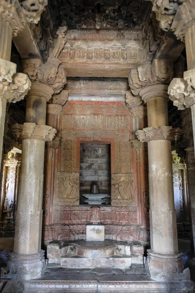 Hindistan, Madhya Pradesh, Khajuraho 'daki Vishvanath Tapınağı' nın detayları. UNESCO 'nun Dünya Mirası Alanı Khajuraho Anıtlar Grubu' nun bir parçası oldu.