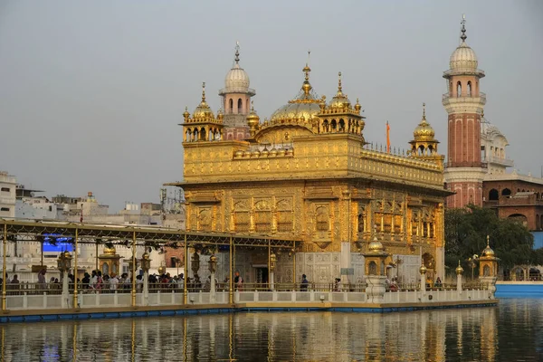 Amritsar Índia Abril 2021 Peregrinos Visitando Templo Ouro Amritsar Abril — Fotografia de Stock