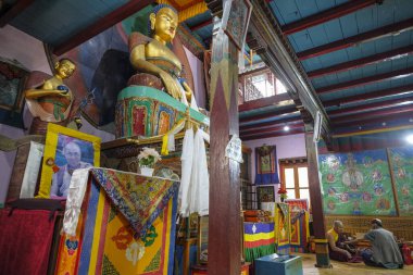 Manali, Hindistan - Haziran 2021: Himalaya Nyingmapa Gompa, Hindistan 'ın Himachal Pradesh kentinde 26 Haziran 2021 tarihinde kurulan Budist manastır..