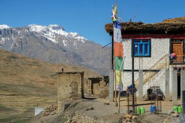 Langza, Hindistan - Haziran 2021: Himalayalar 'ın Spiti Vadisi' ndeki Langza köyünün görüntüsü 29 Haziran 2021 'de Hindistan' ın Himachal Pradesh kentinde.