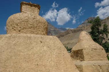 Tabo, Hindistan - Haziran 2021: Tabo köyündeki Tabo Manastırı 1 Temmuz 2021 'de Spiti Vadisi, Himachal Pradesh, Hindistan.