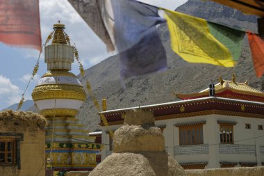 Tabo, Hindistan - Haziran 2021: 1 Temmuz 2021 'de Tabo köyündeki Tabo Manastırı' nın büyük stupası Spiti vadisinde, Himachal Pradesh, Hindistan.