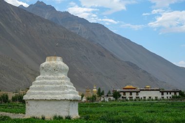 Tabo köyü yakınlarındaki Tabo Manastırı, Spiti Vadisi, Himachal Pradesh, Hindistan.