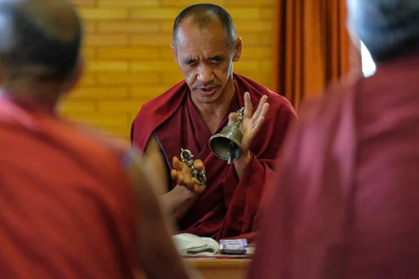 Tabo India June 2021 Buddhist Monks Performing Puja Tabo Monastery — Fotografia de Stock