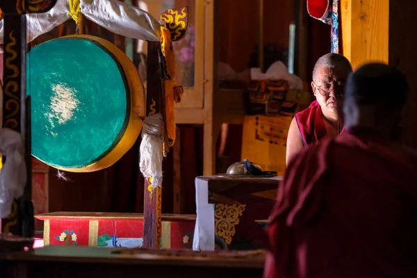 Tabo India June 2021 Buddhist Monks Performing Puja Tabo Monastery — Stockfoto