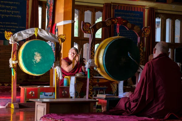 Tabo India June 2021 Buddhist Monks Performing Puja Tabo Monastery — Fotografia de Stock