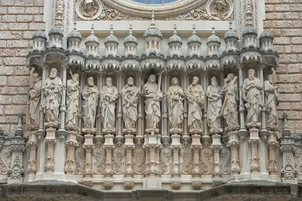 Monasterio de Montserrat es una abadía benedictina en las montañas, Barcelona, Cataluña, España . — Foto de Stock