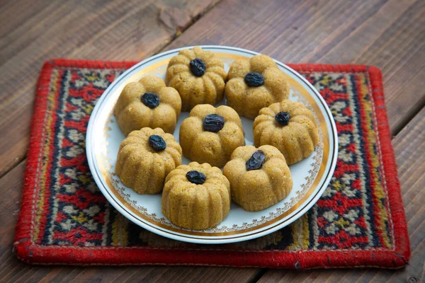 Tradicional Oriental Dulce Postre Zhent Con Pasas Plato Sobre Fondo — Foto de Stock