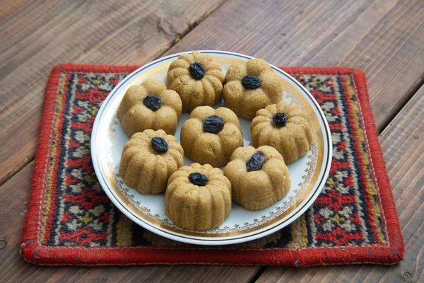 Tradicional Oriental Dulce Postre Zhent Con Pasas Plato Sobre Fondo — Foto de Stock