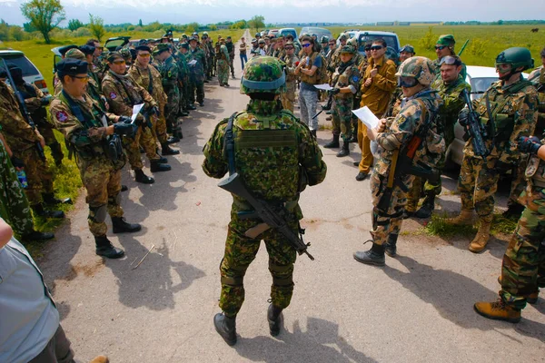 Almaty Cazaquistão 2009 Soldados Uniforme Militar Esquadrão Airsoft — Fotografia de Stock