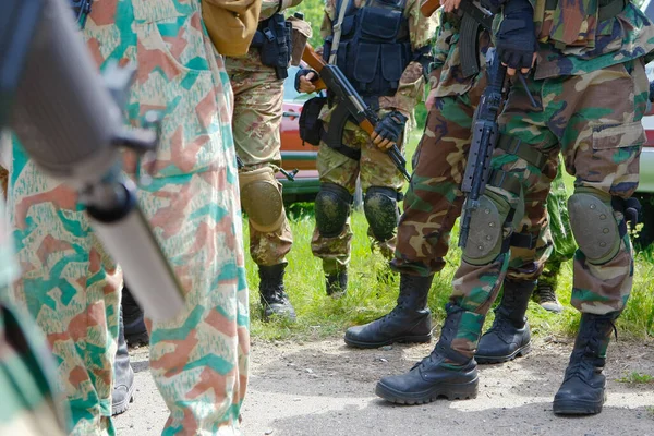 Benen Van Een Soldaat Militair Uniform — Stockfoto