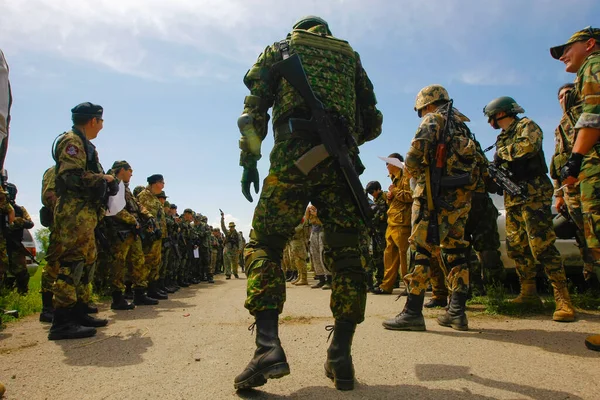 Soldati Uniforme Militare Squadra Airsoft — Foto Stock