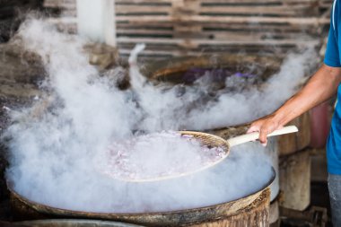 Balık taze kalamar kaynar