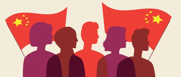 Çin bayrağı taşıyan Çin halkının siluetleri. Renkli vektör stok çizimi. İnsanlar Çin vatandaşıdır. Kalabalık bayrağı sallıyor. Gurur kavramı. Siluet illüstrasyonu