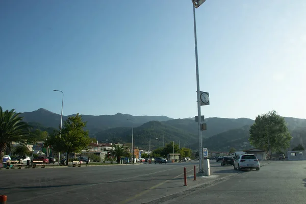 Road Island Thasos Square Cars Arrival Island Pylon Clock Parked — Stock Photo, Image