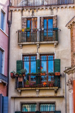 Venedik evleri, İtalya