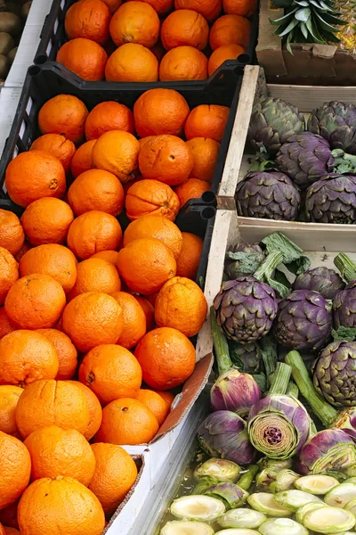 Sebze sunulan açık bir market