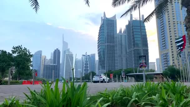 Ντουμπάι Ηνωμένα Αραβικά Εμιράτα Μαΐου 2020 Δρόμος Ελαφριά Κυκλοφορία Στο — Αρχείο Βίντεο