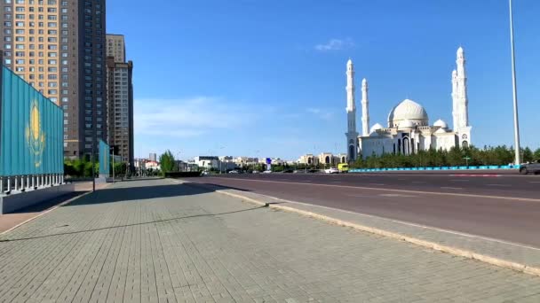 Nur Sultan Kasachstan Juni 2021 Moschee Hazret Sultan Riesige Fahne — Stockvideo