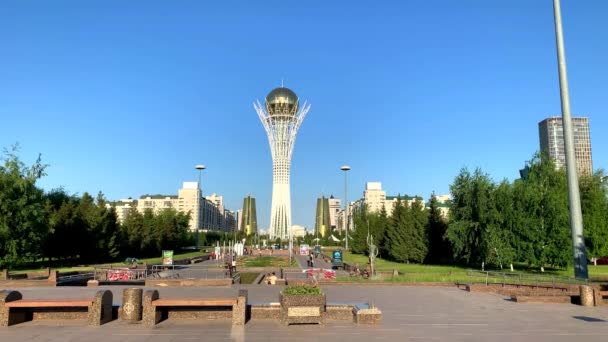 努尔苏丹 Nur Sultan 哈萨克斯坦 2021年6月10日 努尔苏丹中心 Center Nur Sultan 位于努尔霍大道的Baiterek — 图库视频影像