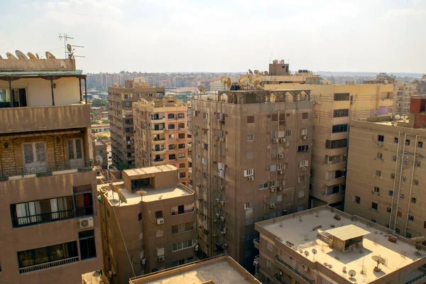 El Cairo - Egipto - 1 de octubre de 2020: Vista panorámica de la ciudad de Nasr El Cairo antiguo distrito residencial con muchos edificios. Vista superior. Ciudad capital — Foto de Stock