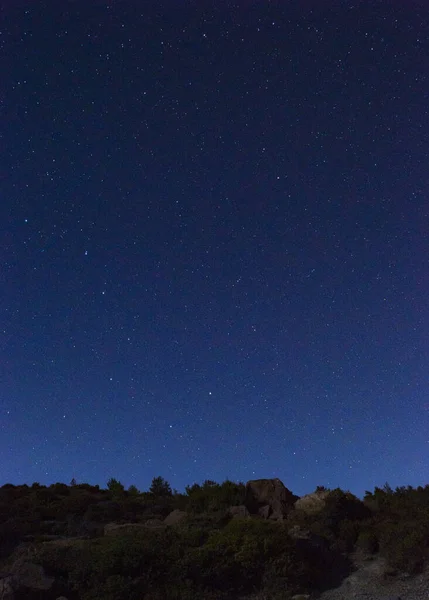 Stele Cerul Frumos Nopţii Munți Copaci — Fotografie, imagine de stoc