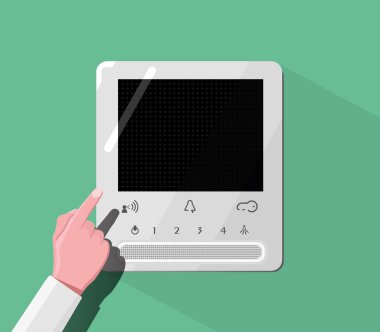 Kapıdaki kapı açma düğmesine basan el video kapı telefonu kapalı ekran. Modern video giriş telefonu. Akıllı ev. Güvenlik Sistemi.