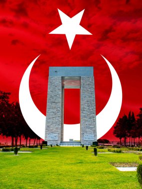 Türk bayrağı ve anakkale heykeli tasarımı. Dardanelles Boğazı 'na karşı Anakkale Şehitleri Anıtı. Bu, savaşa katılan Türk askerlerinin bir anıtıdır..