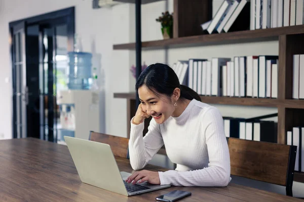 Asian Young Businesswoman Working Laptop Computer Wood Desk Home — Stock Photo, Image