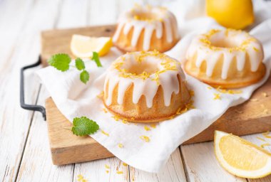 Limon jöleli keskin limonlu kekler.