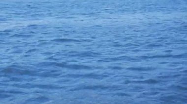 Mavi bir su kütlesi