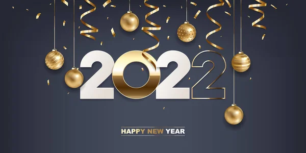 Mutlu yıllar 2022. Beyaz kağıt ve Noel süslemeli altın sayılar ve koyu mavi arka planda konfeti. Tatil tebrik kartı tasarımı.