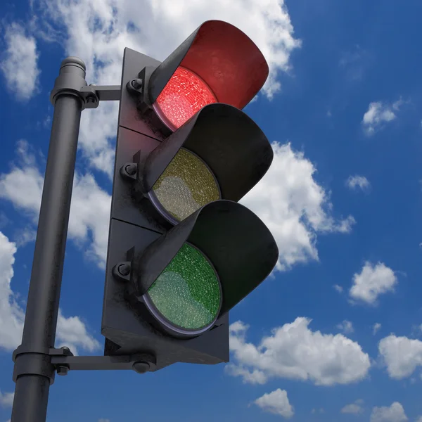 Semáforo en un cielo azul con solo la luz roja encendida . — Foto de Stock